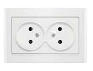 1062094	Розетка  Universal   Бриллиант 2-м СП  16А IP20 защ. шторки без заземл. бел. 7947526