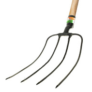 Вилы сенные, 4-х зубые, рельсовая сталь, с крашеным деревянным черенком