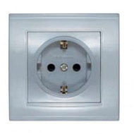 1062162 Розетка 1-м СП Бриллиант защ. шторки с заземл. серебр. UNIVersal 7949889